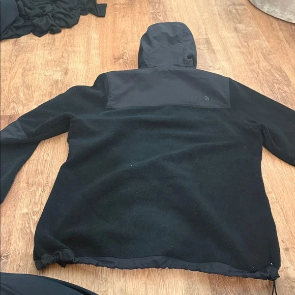 The North Face Black Hooded Fleece Jacket - Picture 5 of 5
